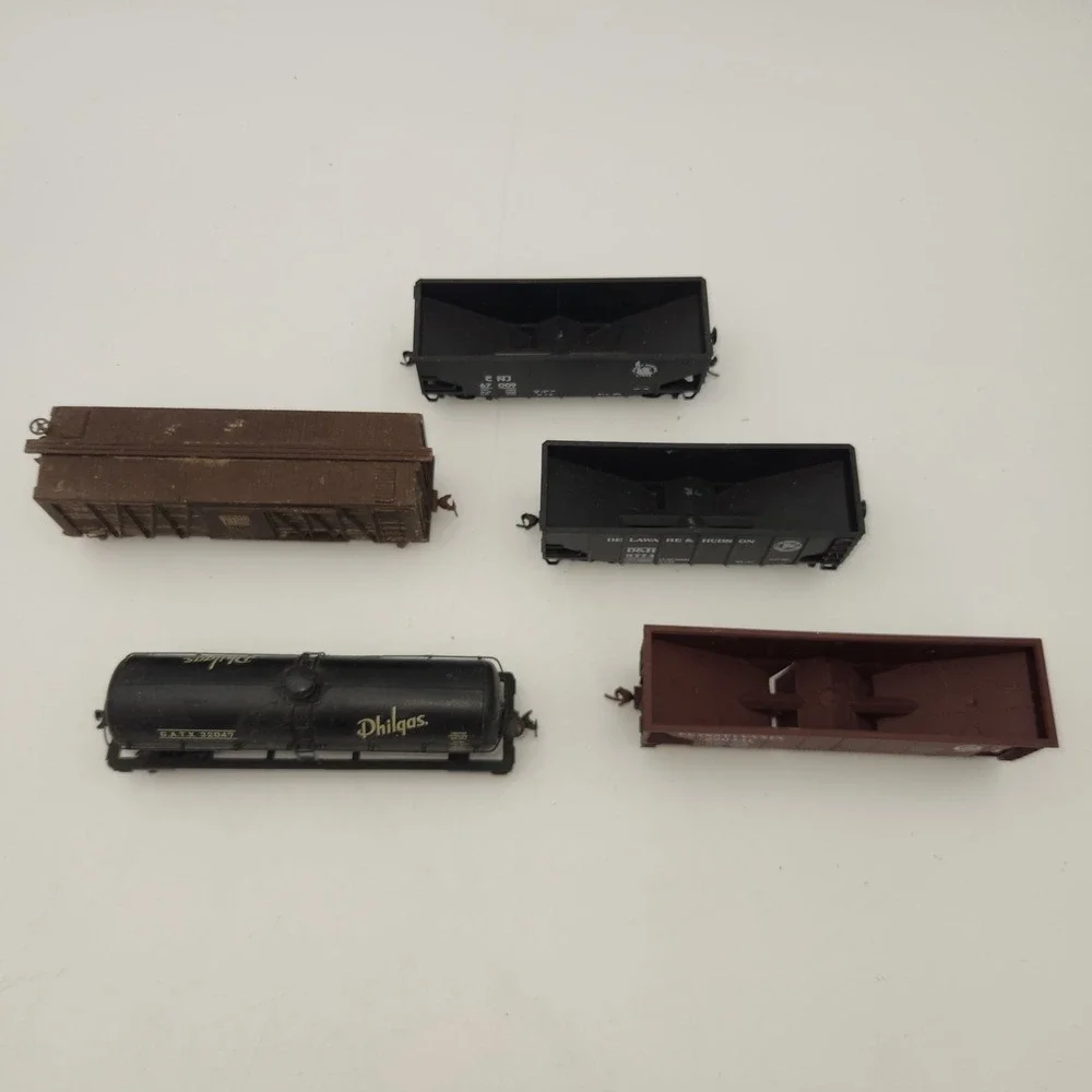 Vintage HO Scale Model Train Rolling Stock 5 Lot Pennsylvania Burlington Philgas